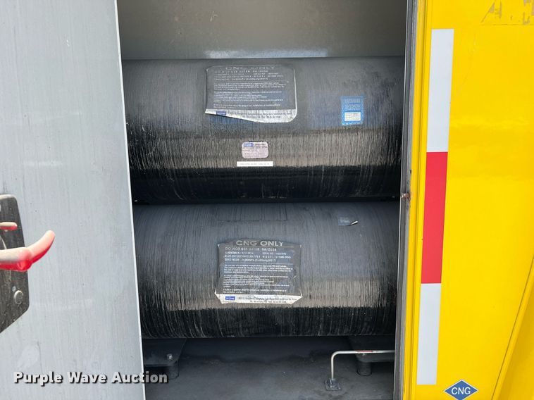 image for item LF9347 2016 Chevrolet Express G4500  shuttle bus