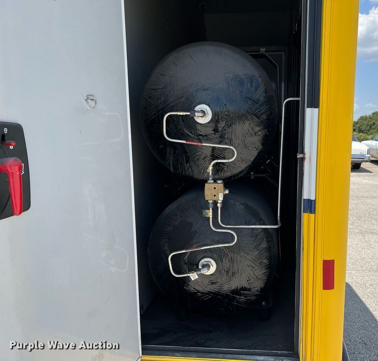 image for item LF9347 2016 Chevrolet Express G4500  shuttle bus