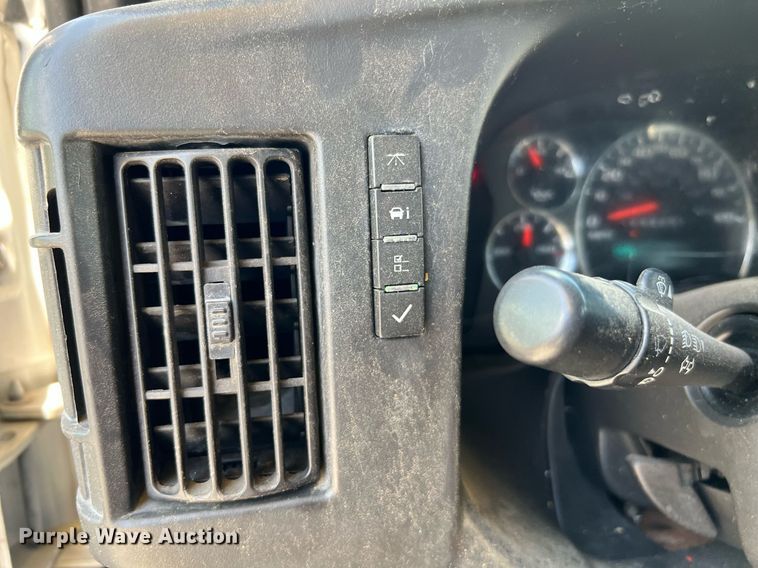 image for item LF9347 2016 Chevrolet Express G4500  shuttle bus