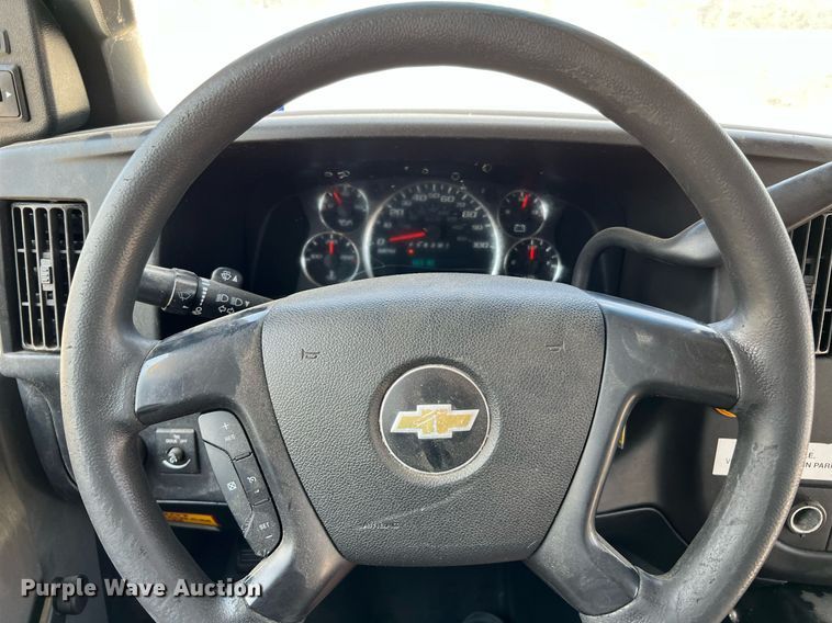 image for item LF9347 2016 Chevrolet Express G4500  shuttle bus