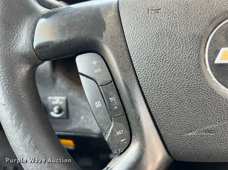 image for item LF9347 2016 Chevrolet Express G4500  shuttle bus