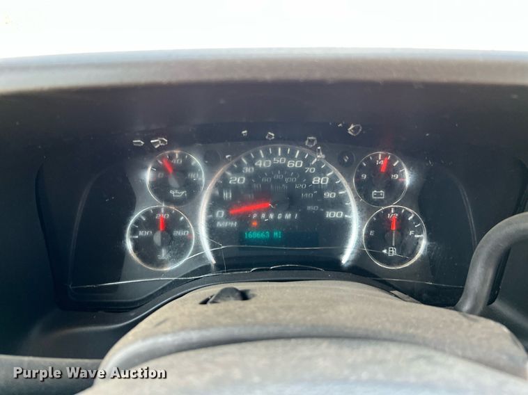 image for item LF9347 2016 Chevrolet Express G4500  shuttle bus