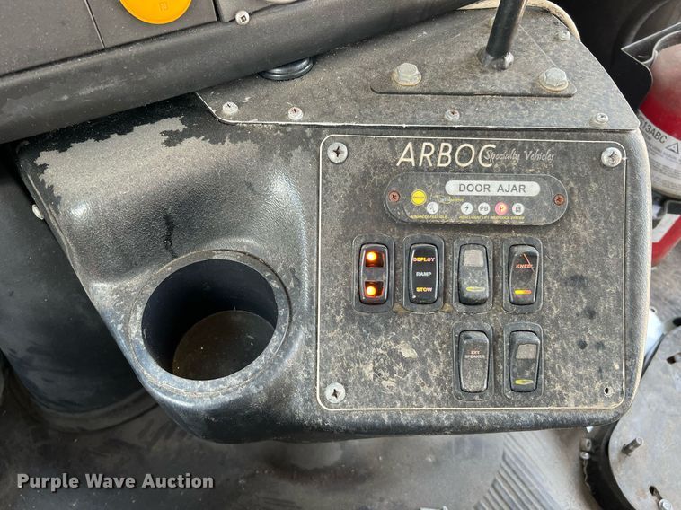 image for item LF9347 2016 Chevrolet Express G4500  shuttle bus