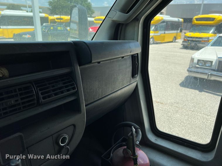 image for item LF9347 2016 Chevrolet Express G4500  shuttle bus