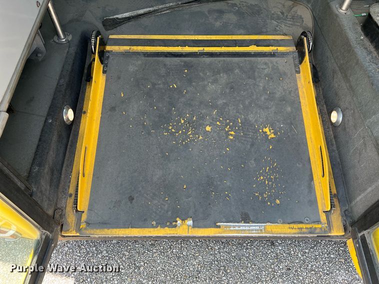 image for item LF9347 2016 Chevrolet Express G4500  shuttle bus