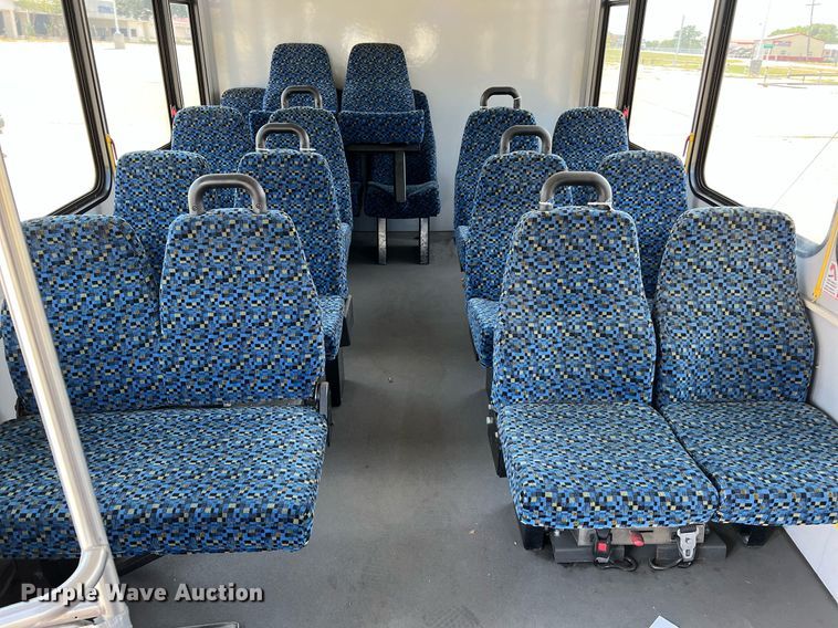 image for item LF9347 2016 Chevrolet Express G4500  shuttle bus