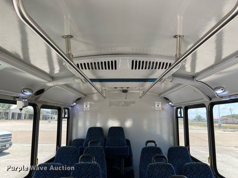 image for item LF9347 2016 Chevrolet Express G4500  shuttle bus