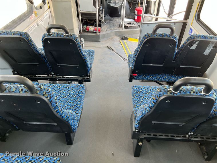 image for item LF9347 2016 Chevrolet Express G4500  shuttle bus