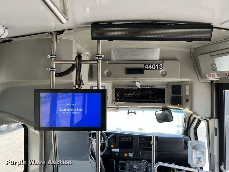 image for item LF9347 2016 Chevrolet Express G4500  shuttle bus