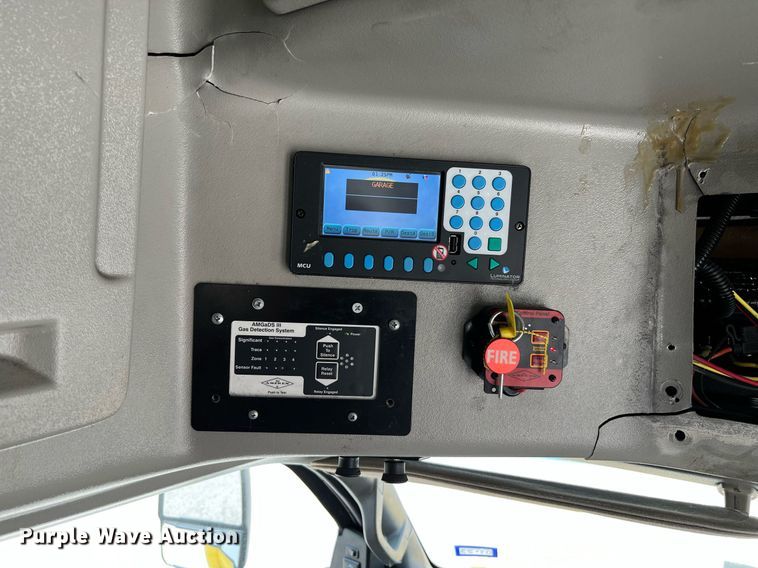 image for item LF9347 2016 Chevrolet Express G4500  shuttle bus