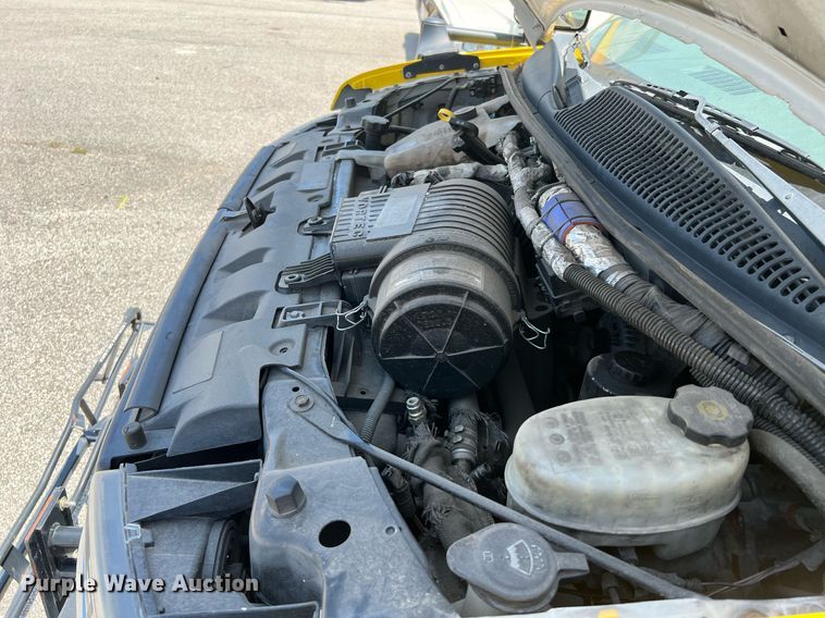 image for item LF9347 2016 Chevrolet Express G4500  shuttle bus