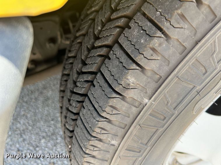 image for item LF9347 2016 Chevrolet Express G4500  shuttle bus