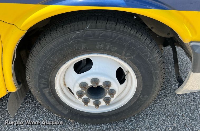 image for item LF9347 2016 Chevrolet Express G4500  shuttle bus