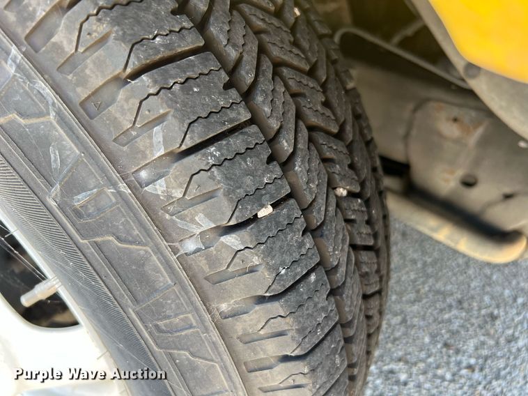 image for item LF9347 2016 Chevrolet Express G4500  shuttle bus