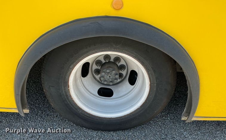 image for item LF9347 2016 Chevrolet Express G4500  shuttle bus