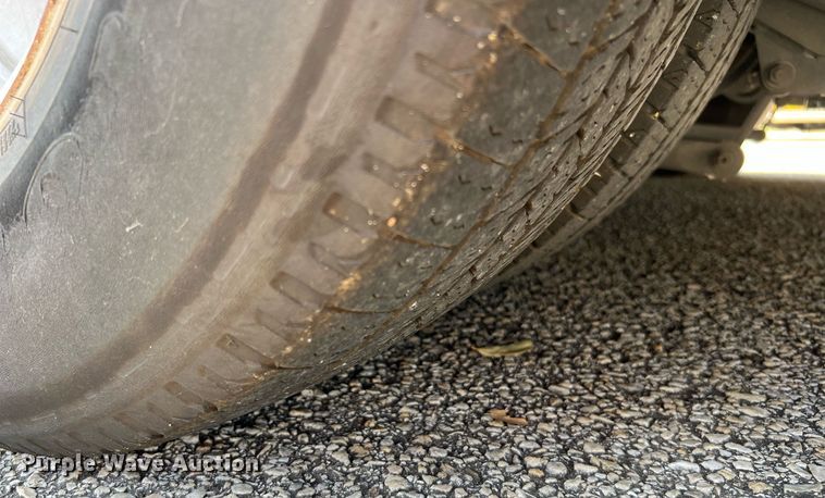 image for item LF9347 2016 Chevrolet Express G4500  shuttle bus