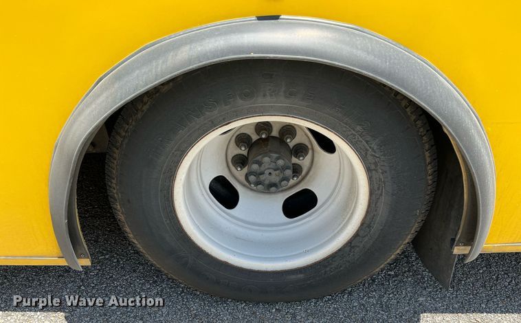 image for item LF9347 2016 Chevrolet Express G4500  shuttle bus