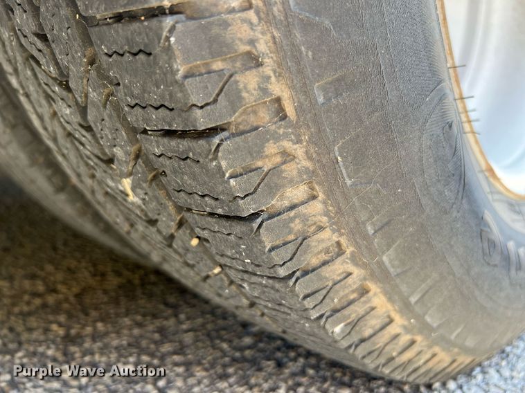 image for item LF9347 2016 Chevrolet Express G4500  shuttle bus