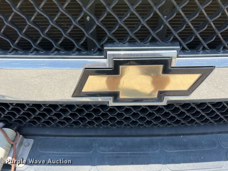 image for item LF9347 2016 Chevrolet Express G4500  shuttle bus