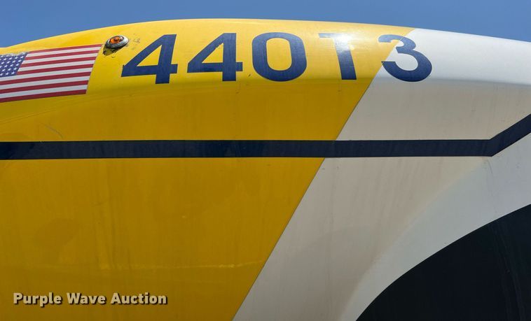 image for item LF9347 2016 Chevrolet Express G4500  shuttle bus