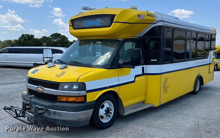 image for item LF9348 2017 Chevrolet Express G4500  shuttle bus
