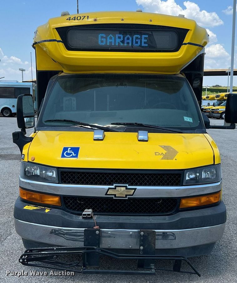 image for item LF9348 2017 Chevrolet Express G4500  shuttle bus