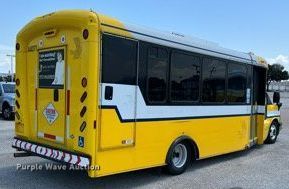 image for item LF9348 2017 Chevrolet Express G4500  shuttle bus