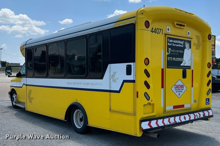 image for item LF9348 2017 Chevrolet Express G4500  shuttle bus