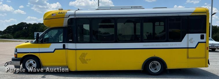 image for item LF9348 2017 Chevrolet Express G4500  shuttle bus