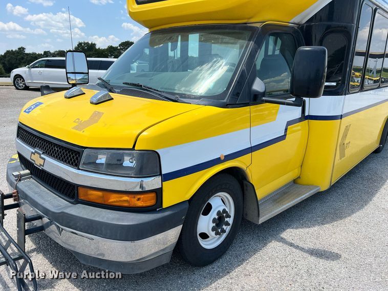 image for item LF9348 2017 Chevrolet Express G4500  shuttle bus