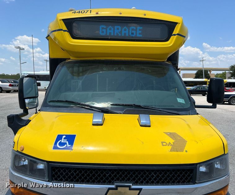 image for item LF9348 2017 Chevrolet Express G4500  shuttle bus