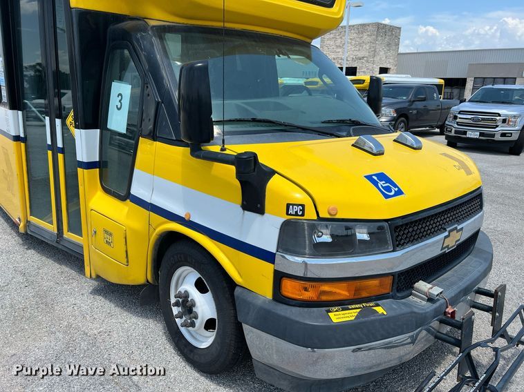 image for item LF9348 2017 Chevrolet Express G4500  shuttle bus