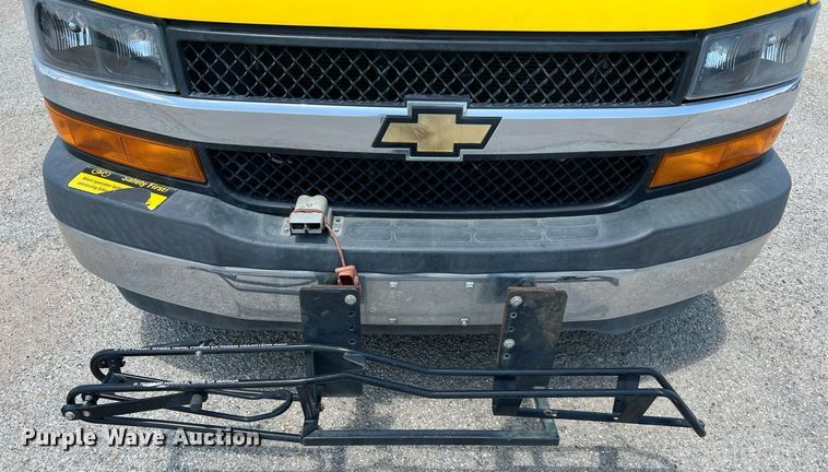 image for item LF9348 2017 Chevrolet Express G4500  shuttle bus