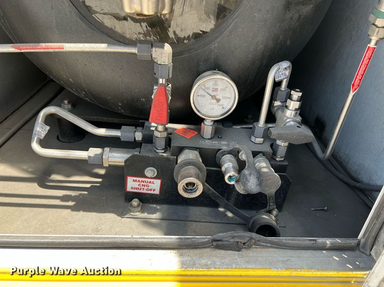 image for item LF9348 2017 Chevrolet Express G4500  shuttle bus