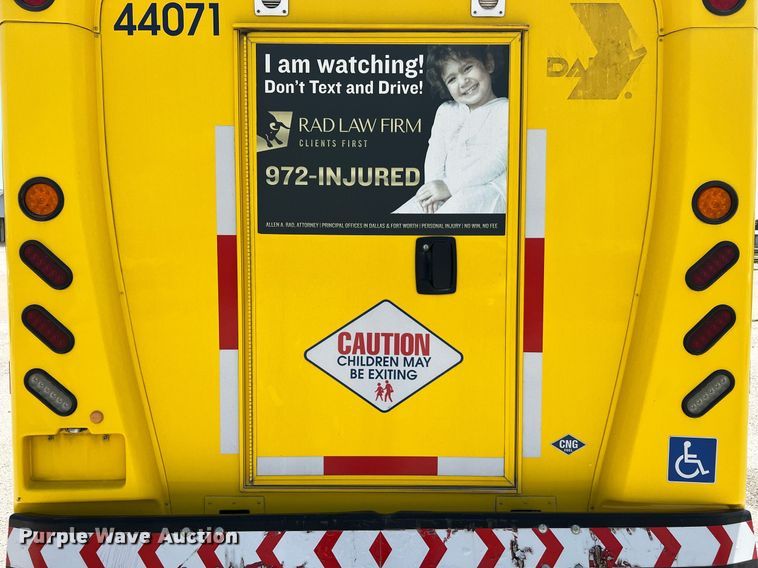 image for item LF9348 2017 Chevrolet Express G4500  shuttle bus