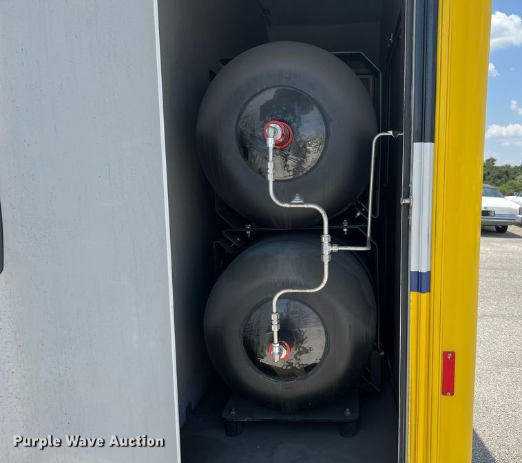 image for item LF9348 2017 Chevrolet Express G4500  shuttle bus