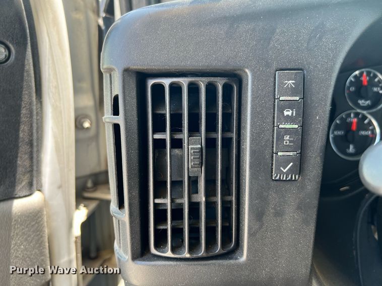 image for item LF9348 2017 Chevrolet Express G4500  shuttle bus