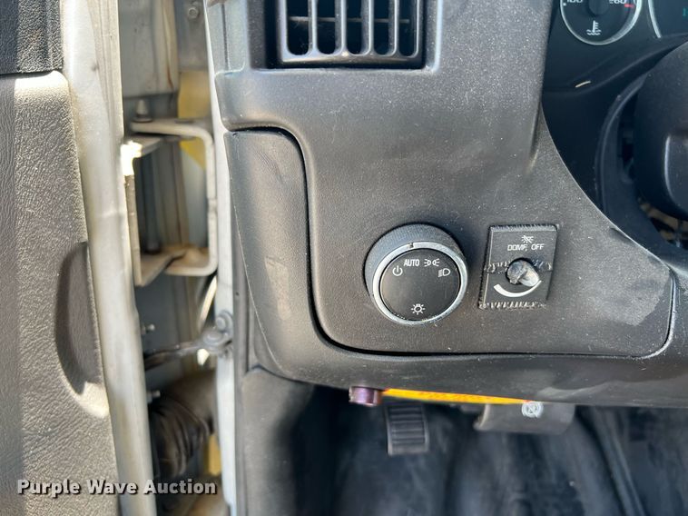 image for item LF9348 2017 Chevrolet Express G4500  shuttle bus