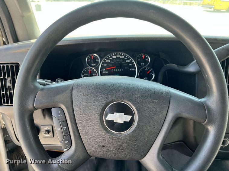 image for item LF9348 2017 Chevrolet Express G4500  shuttle bus