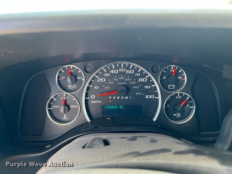 image for item LF9348 2017 Chevrolet Express G4500  shuttle bus