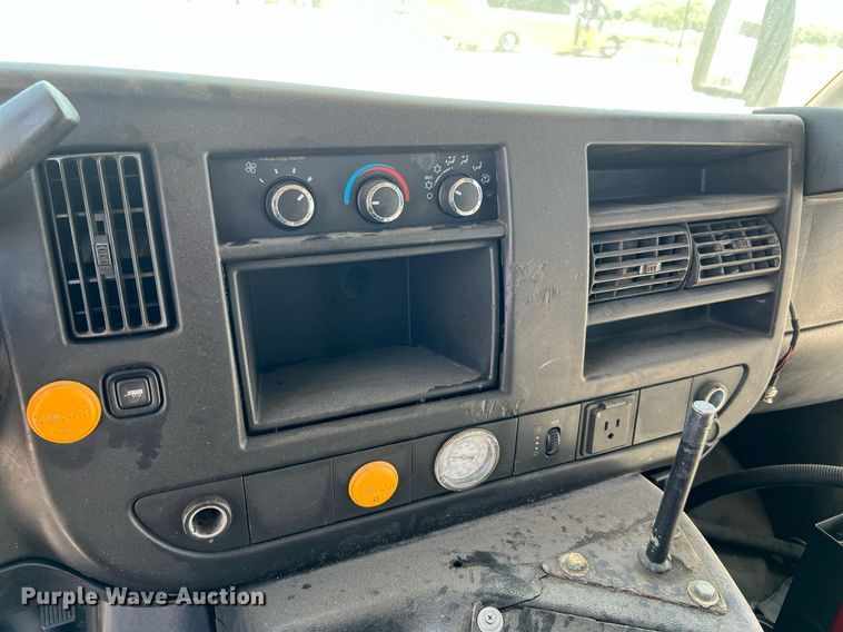 image for item LF9348 2017 Chevrolet Express G4500  shuttle bus