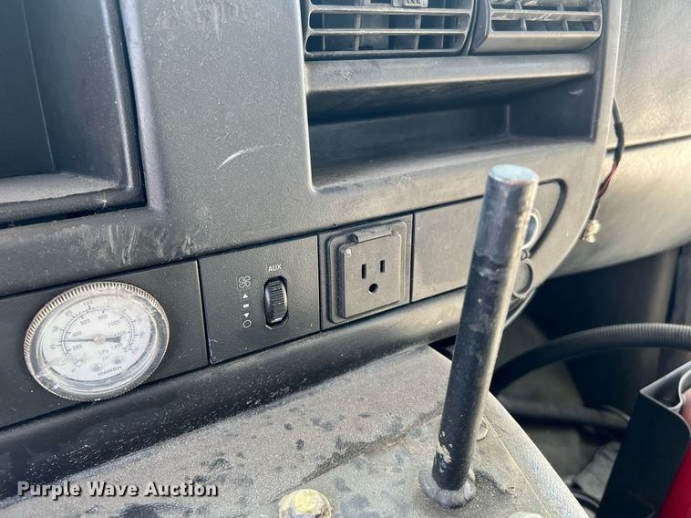 image for item LF9348 2017 Chevrolet Express G4500  shuttle bus