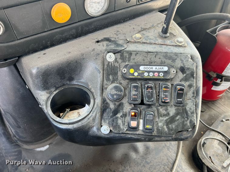 image for item LF9348 2017 Chevrolet Express G4500  shuttle bus