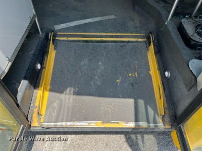 image for item LF9348 2017 Chevrolet Express G4500  shuttle bus