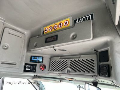 image for item LF9348 2017 Chevrolet Express G4500  shuttle bus