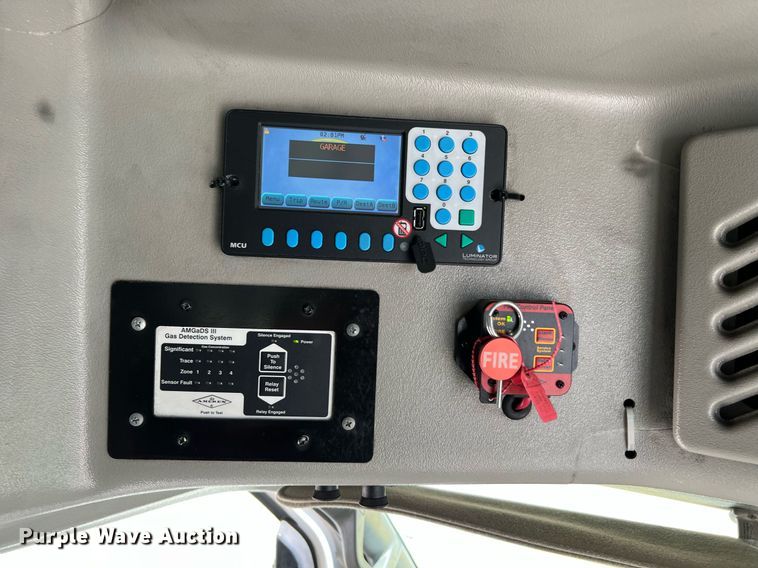 image for item LF9348 2017 Chevrolet Express G4500  shuttle bus