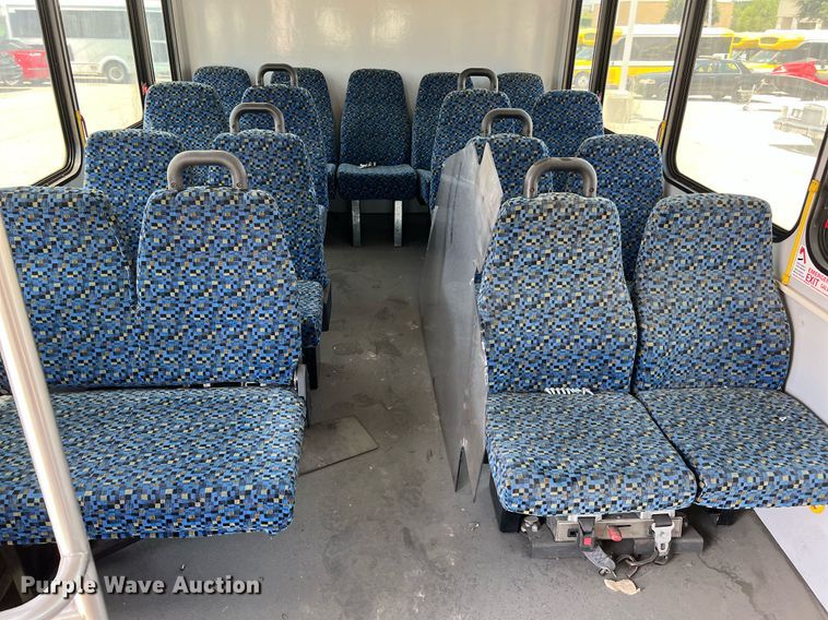 image for item LF9348 2017 Chevrolet Express G4500  shuttle bus