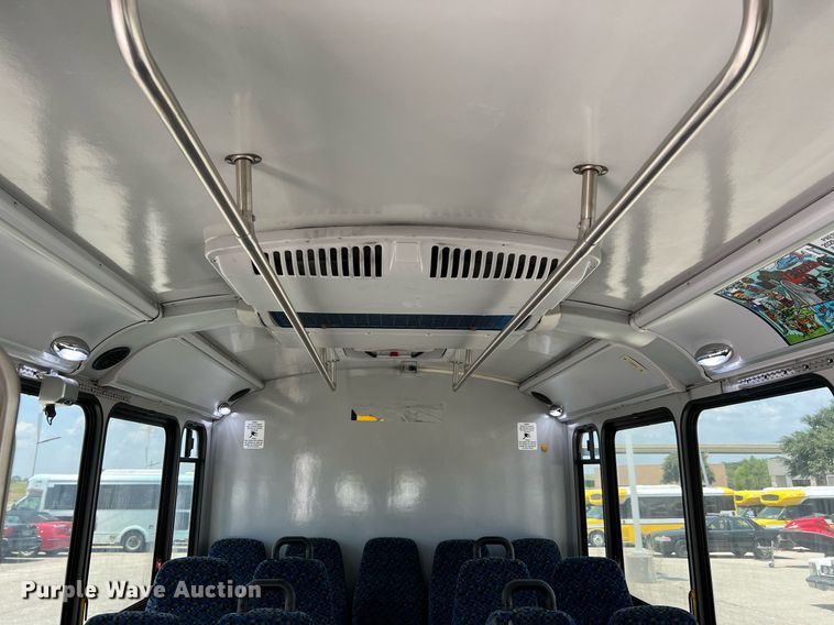 image for item LF9348 2017 Chevrolet Express G4500  shuttle bus