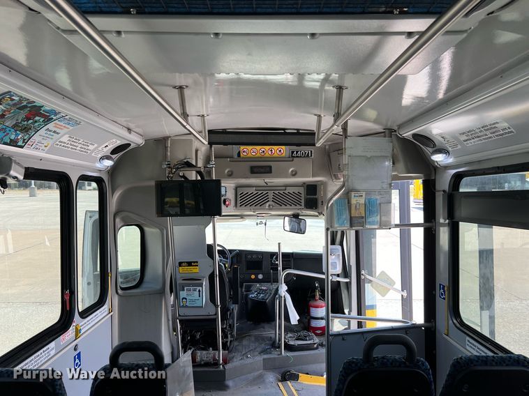 image for item LF9348 2017 Chevrolet Express G4500  shuttle bus