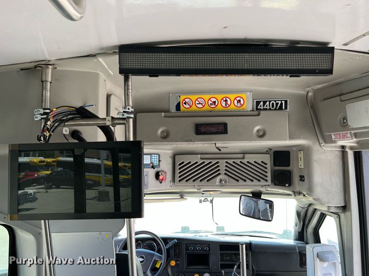 image for item LF9348 2017 Chevrolet Express G4500  shuttle bus